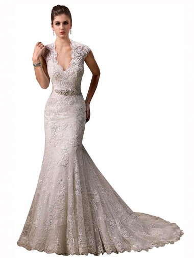 Shop Halter V-Neck Mermaid Lace Wedding Dress with Keyhole Back Canada