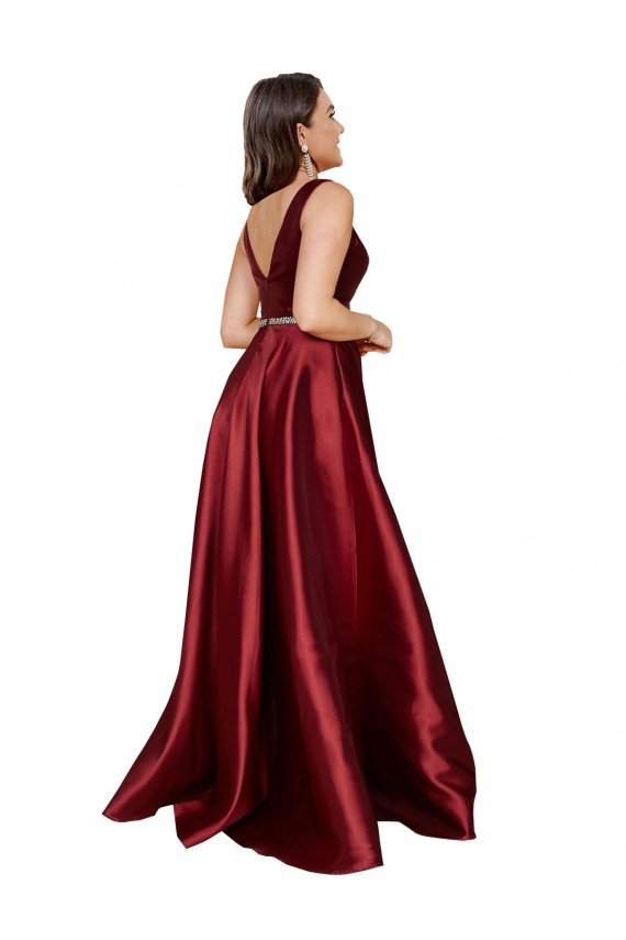 Sleeveless Deep V-Neck A-Line Formal Satin Bridesmaid Dress / Prom Dress with Pockets